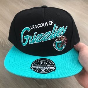 Vancouver Grizzlies Mitchell & Ness Fitted 7 1/4 Team Script NBA Hat | Brand New